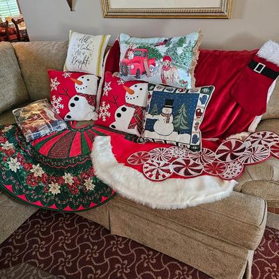 Christmas Pillows, Tree Skirts & More (LR-JS)