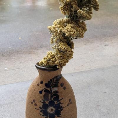 Netzi Pottery Vase with Dried Flowers
