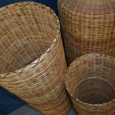 LOT 9. VINTAGE RATTAN STACKING FLOOR VASE DECOR