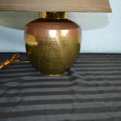 LOT 12. BRASS TABLE LAMP.