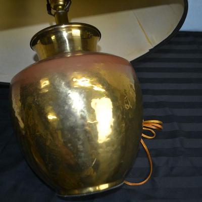 LOT 12. BRASS TABLE LAMP.