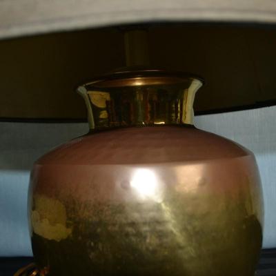 LOT 12. BRASS TABLE LAMP.