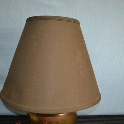 LOT 12. BRASS TABLE LAMP.