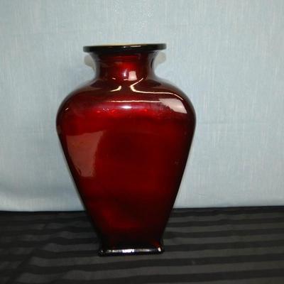 LOT 16. GLASS FLOWER VASE MADE IN SPAIN