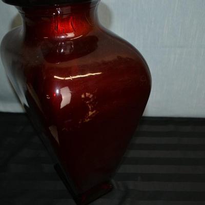 LOT 16. GLASS FLOWER VASE MADE IN SPAIN