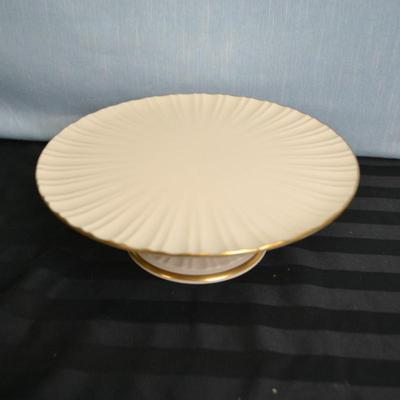 LOT 19. LENOX CAKE PLATE