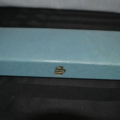 LOT 23. SHEFFIELD CUTLERY SERVING SPOONS WITH BOX