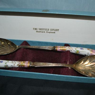 LOT 23. SHEFFIELD CUTLERY SERVING SPOONS WITH BOX