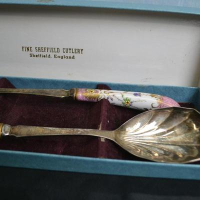 LOT 23. SHEFFIELD CUTLERY SERVING SPOONS WITH BOX