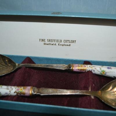 LOT 23. SHEFFIELD CUTLERY SERVING SPOONS WITH BOX