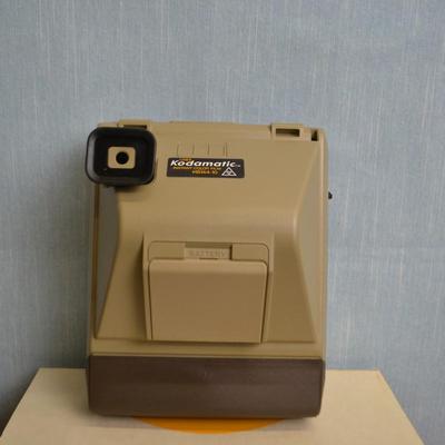 LOT 25 KODAK PARTYTIME INSTANT CAMERA WITH SEAGRAMS 7 LOGO AND ORIGINAL BOX
