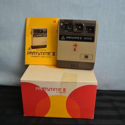 LOT 25 KODAK PARTYTIME INSTANT CAMERA WITH SEAGRAMS 7 LOGO AND ORIGINAL BOX