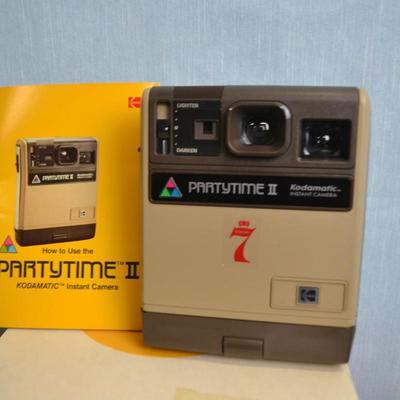LOT 25 KODAK PARTYTIME INSTANT CAMERA WITH SEAGRAMS 7 LOGO AND ORIGINAL BOX