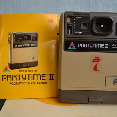 LOT 25 KODAK PARTYTIME INSTANT CAMERA WITH SEAGRAMS 7 LOGO AND ORIGINAL BOX
