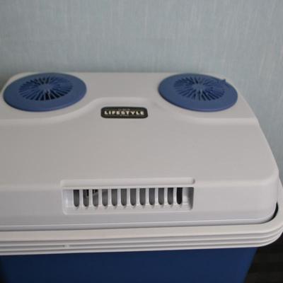 LOT 30. LIFESTYLE BY FOCUS TRAVEL COOLER AND WARMER