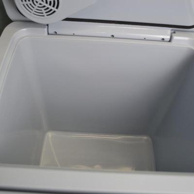 LOT 30. LIFESTYLE BY FOCUS TRAVEL COOLER AND WARMER