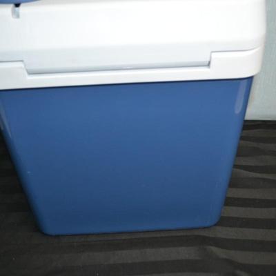 LOT 30. LIFESTYLE BY FOCUS TRAVEL COOLER AND WARMER