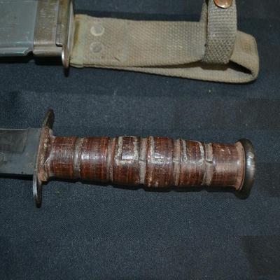 LOT 31. CAMILLUS COMBAT KNIFE AND SCABBARD