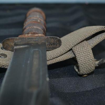 LOT 31. CAMILLUS COMBAT KNIFE AND SCABBARD