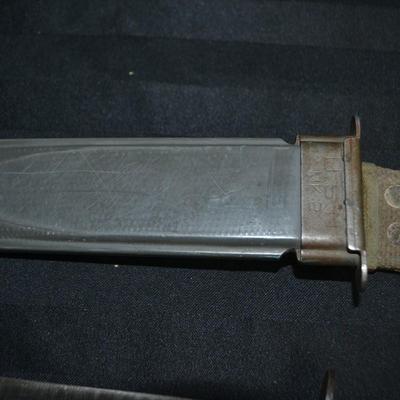 LOT 31. CAMILLUS COMBAT KNIFE AND SCABBARD