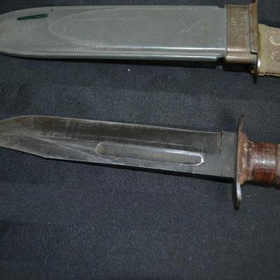 LOT 31. CAMILLUS COMBAT KNIFE AND SCABBARD