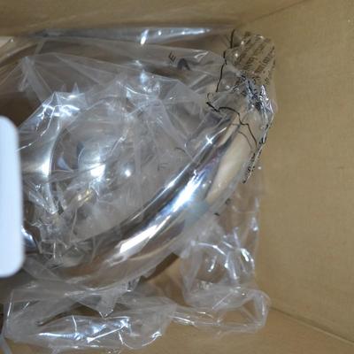 LOT 32 TEA KETTLE AND MICROWAVE HOT PLATE