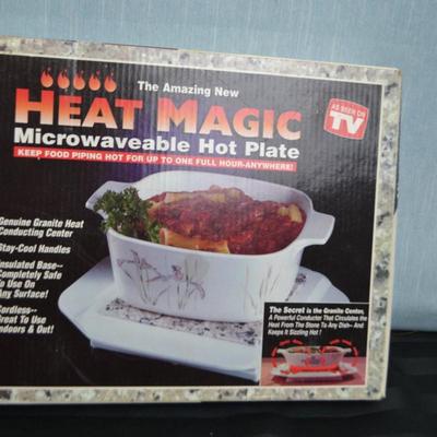 LOT 32 TEA KETTLE AND MICROWAVE HOT PLATE