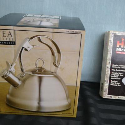 LOT 32 TEA KETTLE AND MICROWAVE HOT PLATE
