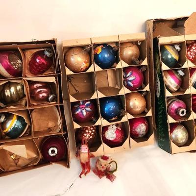 Lot #194  Lot of Vintage Shiny Brite, etc Christmas Ornaments