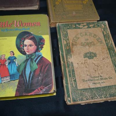 LOT 38. VINTAGE AND ANTIQUE BOOKS