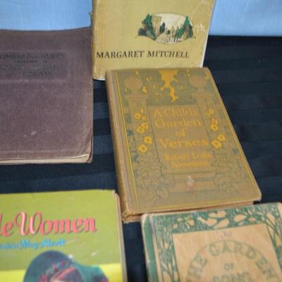 LOT 38. VINTAGE AND ANTIQUE BOOKS
