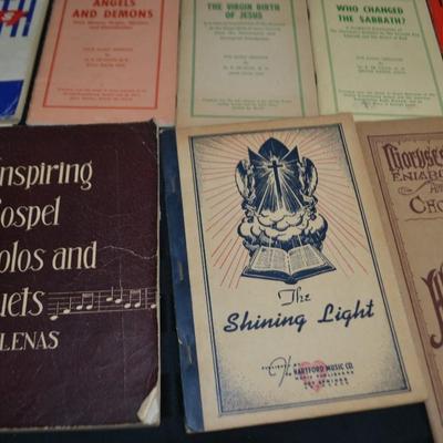 LOT 39. VINTAGE AND ANTIQUE BOOKS