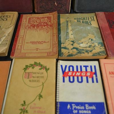 LOT 39. VINTAGE AND ANTIQUE BOOKS