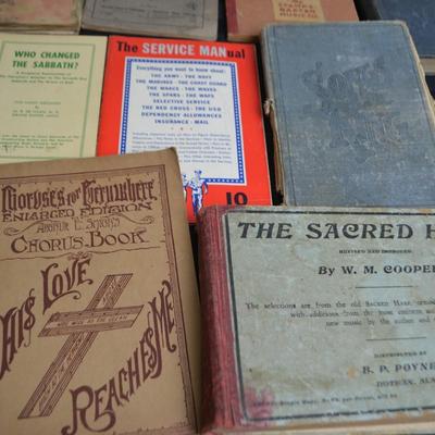 LOT 39. VINTAGE AND ANTIQUE BOOKS