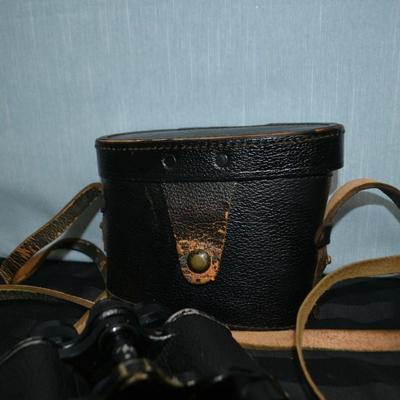 LOT 42. VINTAGE BINOCULARS AND CAMERA