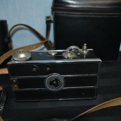 LOT 42. VINTAGE BINOCULARS AND CAMERA