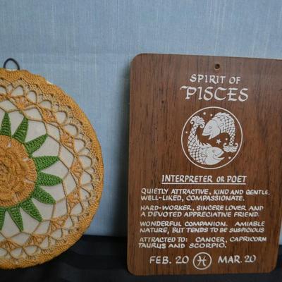 LOT 44. VINTAGE HOME DECOR AND DESK ITEMS