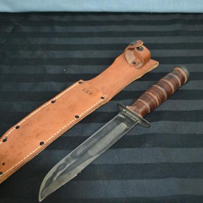 LOT 50. VINTAGE USN CAMILLUS COMBAT KNIFE AND SCABBARD