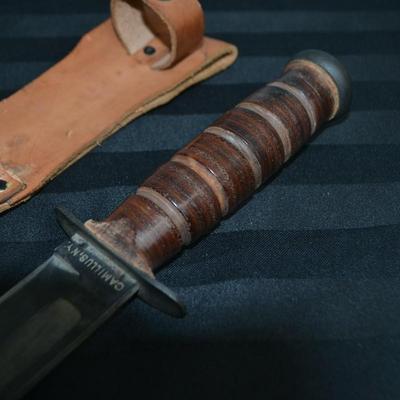 LOT 50. VINTAGE USN CAMILLUS COMBAT KNIFE AND SCABBARD