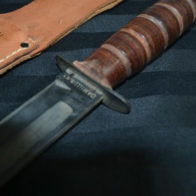 LOT 50. VINTAGE USN CAMILLUS COMBAT KNIFE AND SCABBARD