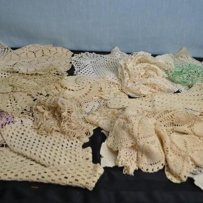 LOT 54. COLLECTION OF CROCHET DOILIES