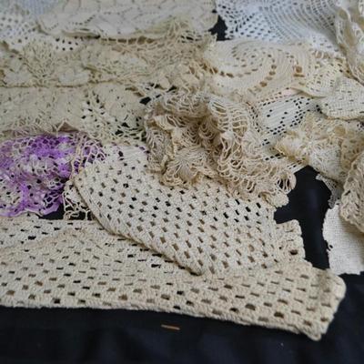 LOT 54. COLLECTION OF CROCHET DOILIES