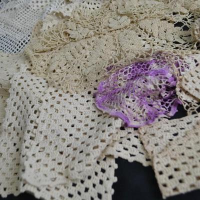 LOT 54. COLLECTION OF CROCHET DOILIES