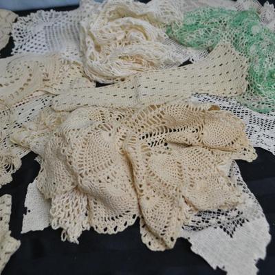 LOT 54. COLLECTION OF CROCHET DOILIES