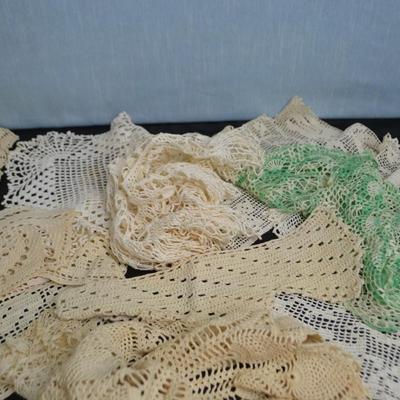 LOT 54. COLLECTION OF CROCHET DOILIES