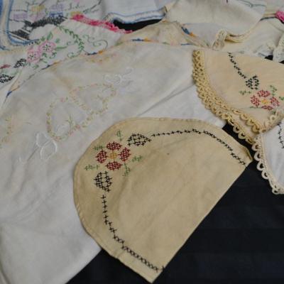 LOT 55. LUMBER YARD APRON AND EMBROIDERED VINTAGE LINENS