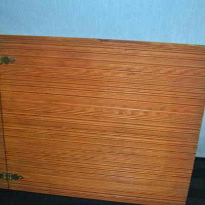 LOT 62. VINTAGE AND ANTIQUE PHOTO BOOKS WITH PHOTOS