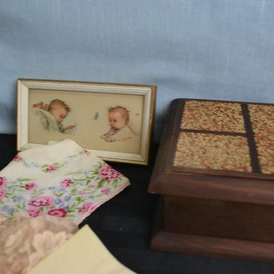 LOT 67. WALL DECOR, VINTAGE WOOD BOX AND HANDKERCHIEFS