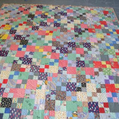 LOT 69. VINTAGE QUILT