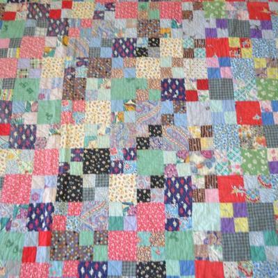 LOT 69. VINTAGE QUILT